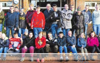 Schüler arbeiten mit der Tageszeitung (NWZ)