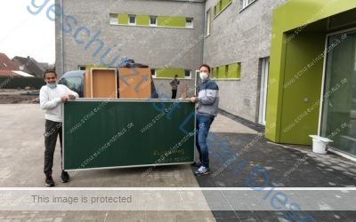 Schüler ziehen in neue Klassenräume