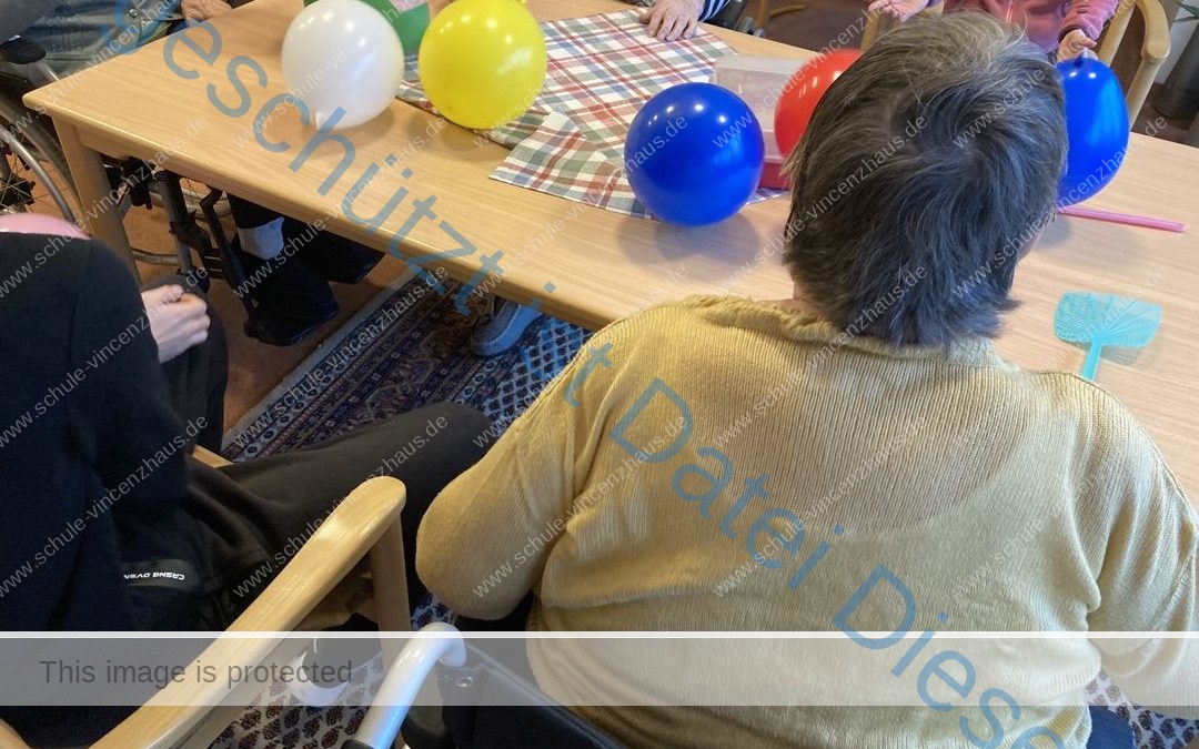 Spielen mit Senior*innen macht Spaß