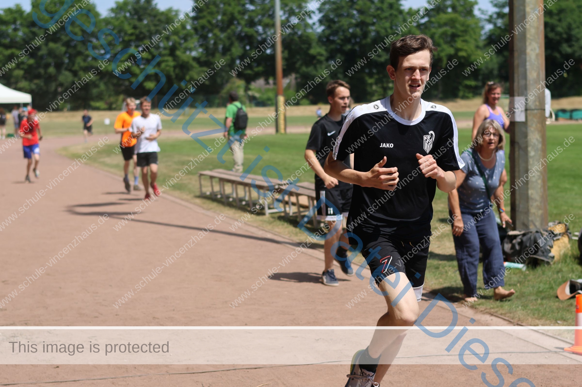 Bundesjugendspiele 2023 (22) Shake hands zwischen den Mannschaften