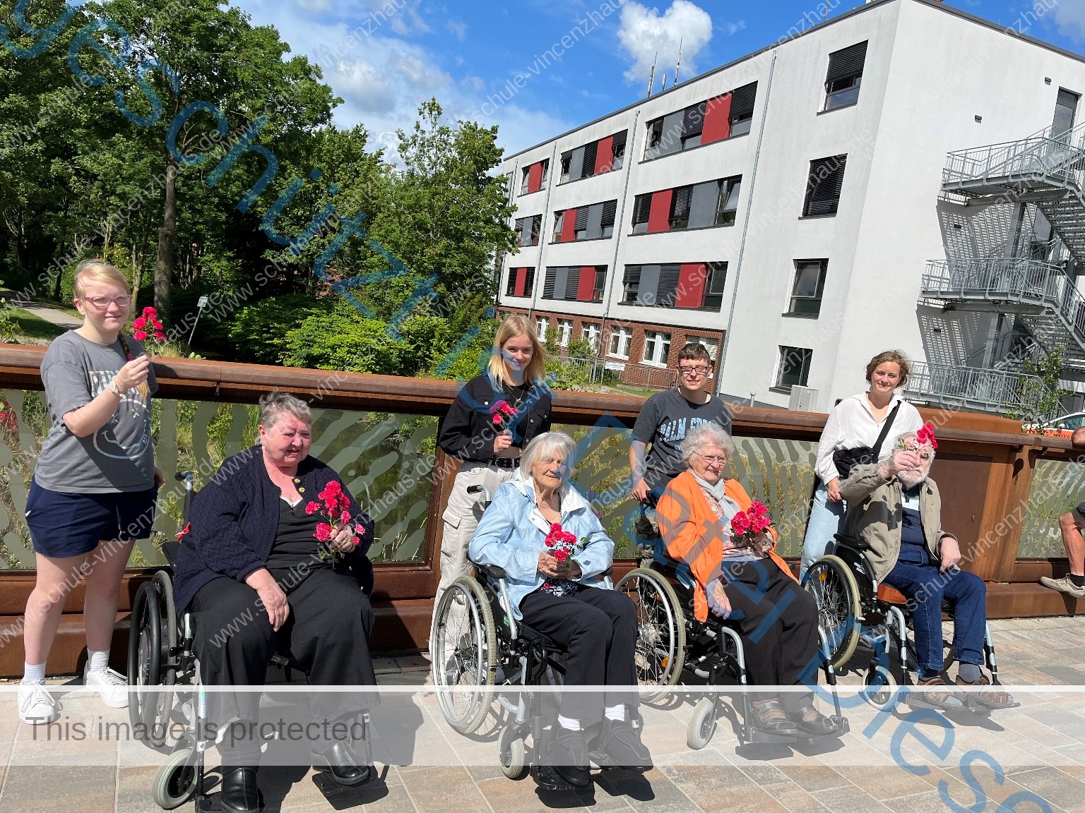 Praxistag Altenpflege8 Shake hands zwischen den Mannschaften